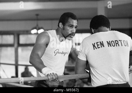 Ken Norton training at the Solar Gym ahead of his third title fight with Muhammad Ali. 20th September 1976 Stock Photo