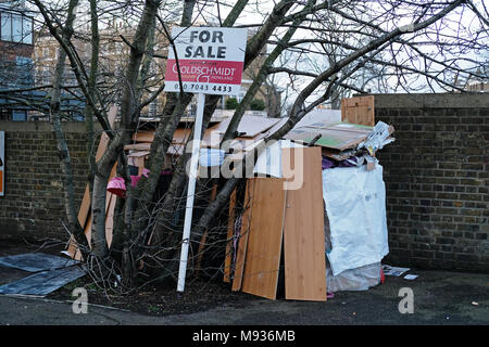 A hand-built shelter in North London Stock Photo
