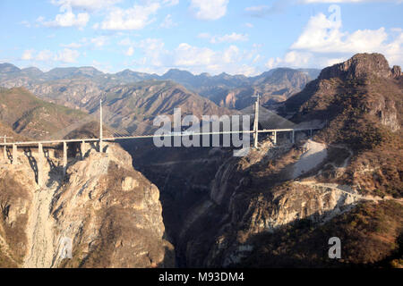 LA CONCORDIA, SINALOA, 05ENERO2012.- Felipe Calderon, Presidente de México durante la supervision de la obra Puente Baluarte Bicentenario donde tambie Stock Photo