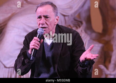 Naples, Italy. 21st Mar, 2018. Roberto Vecchioni, Italian singer-songwriter Roberto Vecchioni, a guest in Naples at the 'FestivaLMANN' festival. Credit: Salvatore Esposito/Pacific Press/Alamy Live News Stock Photo