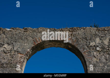 Old Aqueduct of Obidos (Aqueduto da Usseira). Made in the 16th century. Obidos, Portugal Stock Photo