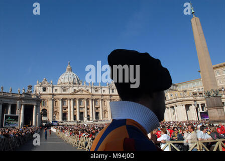 Vatican City. Suisse guard, St.Peter's Square. Vatican. Stock Photo
