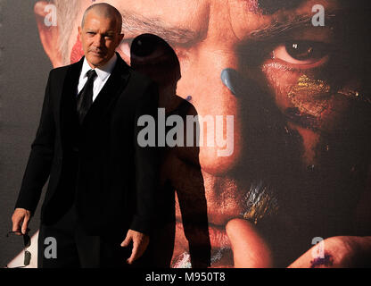 Malaga, Malaga, Spain. 22nd Mar, 2018. Spanish actor and director Antonio Banderas poses during a photocall before the world promotional premiere at the Cervantes theatre.The city of Malaga welcomes the premiere of the second season of National Geographic's anthology series ''˜Genius', about Spanish artist Pablo Picasso life and works interpreted by the actor Antonio Banderas. On the long awaited promotional premiere participated the actor Antonio Banderas, director Ken Biller and all main cast members. The television series will be premiered on 24 April 2018. (Credit Image: © Jesus Merid Stock Photo