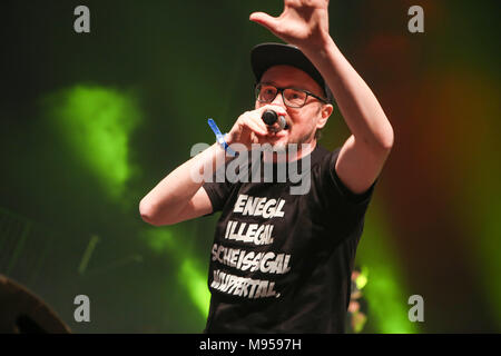 Wetzlar, Germany, 3rd Mar, 2018. Honk!, German party singer, real name Jürgen Kadel, known hits 'Senegal, Illegal, Scheissegal, Wuppertal' or 'Hallo Helmut', performing at party event Wetzlarer Hallengaudi 2018. Credit: Christian Lademann Stock Photo