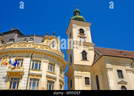 Sibiu, Transylvania, Romania. Piata Mare (square) Roman Catholic Cathedral (right) Tourist Information building (left) Stock Photo