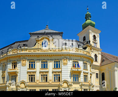 Sibiu, Transylvania, Romania. Piata Mare (square) Roman Catholic Cathedral (right) Tourist Information building (left) Stock Photo