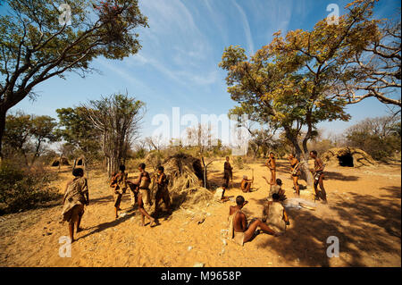 Ju/'Hoansi or San bushmen in daily activities making bow and arrows at their village, Grashoek, Namibia Stock Photo