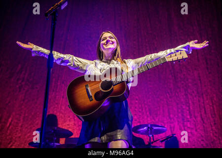 Norway, Oslo - March 13, 2018. The Swedish indie folk duo First Aid Kit performs a live concert at Oslo Spektrum in Oslo. The here singer and guitarist Klara Söderberg is seen live on stage. (Photo credit: Gonzales Photo - Terje Dokken). Stock Photo