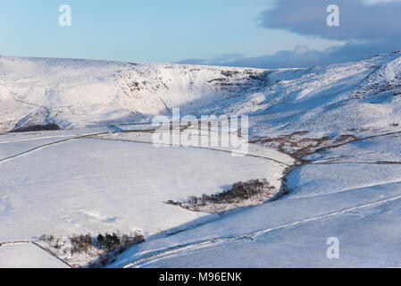 Kinder Scout on a beautiful and snowy winter morning. The hills near Hayfield in Derbyshire, England. Stock Photo