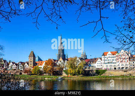 Germany, Baden-Wuerttemberg, Ulm, Ulm Minster and Danube river