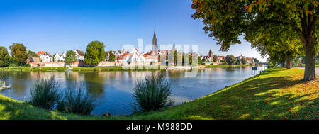 Germany, Baden-Wuerttemberg, Ulm, Ulm Minster and Danube river Stock Photo