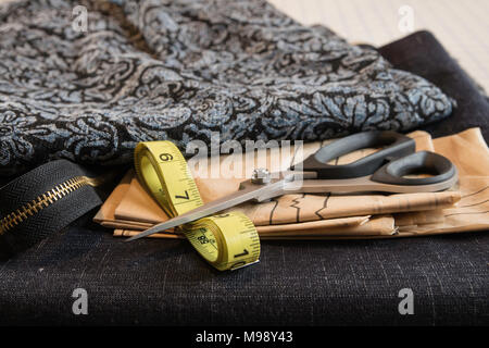 https://l450v.alamy.com/450v/m98y43/sewing-with-blue-fabrics-scissors-pattern-tape-measure-and-zipper-m98y43.jpg