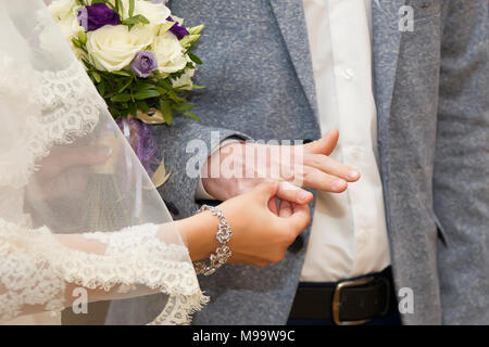 The groom wears an engagement ring to the groom. Dress the wedding ring Stock Photo