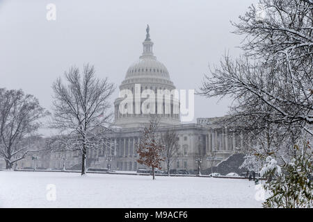 Washington, USA. 21st Mar, 2018. The United States Capitol Building is seen on a snowy afternoon in Washington, DC on March 21, 2018. Credit: Alex Edelman/CNP - NO WIRE SERVICE · Credit: Alex Edelman/Consolidated News Photos/Alex Edelman - CNP/dpa/Alamy Live News Stock Photo