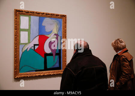 London, London, UK. 24th Mar, 2018. People visit 'The EY Exhibition Picasso 1932 - Love, Fame, Tragedy' held in Tate Modern, London, Britain on March 24, 2018. The exhibition will close on Sept. 9. Credit: Han Yan/Xinhua/Alamy Live News Stock Photo