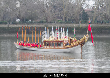 London UK. 24th March 2018. Oars are raised on the  90 foot Queens row barge  Gloriana which was used in the Diamond Jubilee Pageant as it sails into Putney at low tide before the start of the University Boat race between Cambridge and Oxford Credit: amer ghazzal/Alamy Live News Stock Photo