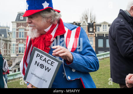 Amsterdam, The Netherlands. 24th March, 2018. A man dressed as Uncle Sam attends the March for Our Lives, Amsterdam. Credit: Sara Armas/Alamy Live News