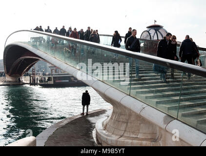 The relatively new, minimalist Constitution Footbridge over the Grand Canal, Venice Stock Photo