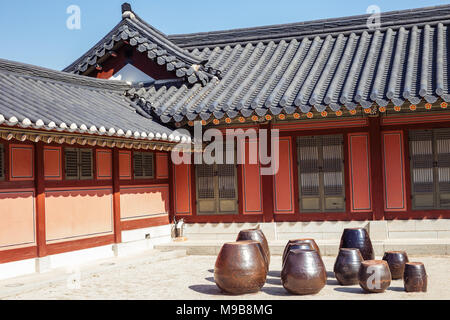 Jangdokdae, Jars and Korean traditional architecture in Korea Stock Photo