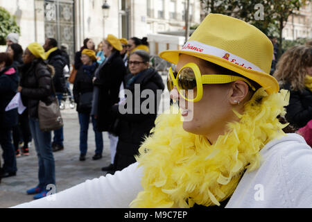 Paris, France. 24th Mar 2018. Protesters during the fifth annual worldwide EndoMarch and world Endometriosis Day, hosted by the French associations Association ENDOmind France and Mon Endométriose Ma Souffrance on March 24, 2018, in Paris, France. Credit: Bernard Menigault/Alamy Live News Stock Photo