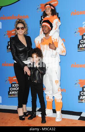 Inglewood, CA. 24th Mar, 2018. Mariah Carey, Nick Cannon, Moroccan Cannon, Monroe Cannon at arrivals for Nickelodeon's 2018 Kids' Choice Awards, The Forum, Inglewood, CA March 24, 2018. Credit: Elizabeth Goodenough/Everett Collection/Alamy Live News Stock Photo