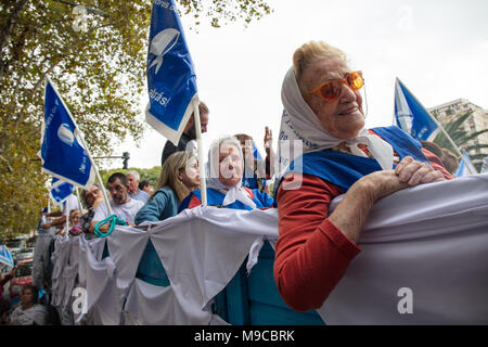 Buenos Aires, Argentina, 24 March 2018.  The 'Mothers of Plaza de Mayo' during the 'National Day of Remembrance for Truth and Justice' - Credit: Nicholas Tinelli / Alamy Live News Stock Photo