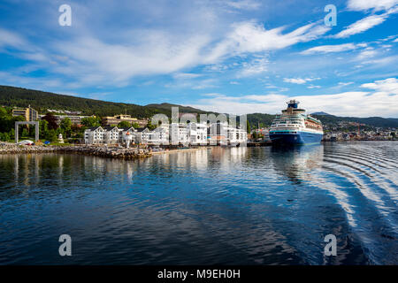 Molde in Romsdal, Norway. Molde has a maritime, temperate climate, with cool-to-warm summers, and relatively mild winters. The city is nicknamed The T Stock Photo