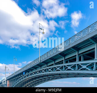 The Theodor-Heuss-Bridge, Bruecke, connects the district Mainz-Kastel of the Hessian state capital Wiesbaden with the Rhineland-Palatinate state capit Stock Photo