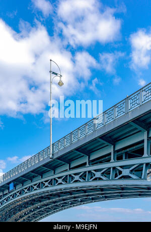 The Theodor-Heuss-Bridge, Bruecke, connects the district Mainz-Kastel of the Hessian state capital Wiesbaden with the Rhineland-Palatinate state capit Stock Photo