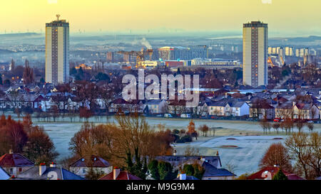 Glasgow, Scotland, UK 26th March 2018. UK Weath the south of the metropolis with the towers of scotstoun and its old titan shipyard crane in front of the queen elizabeth university hospital. Overnight clear skies gives a candy coloured dawn and a frosty start as the greens of knightswood golf course turn white a cold mist rises from the river Clyde in the distance to filter into the city. Credit: gerard ferry/Alamy Live News Stock Photo