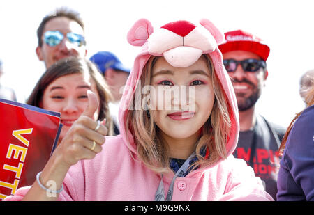 Melbourne, Australia. 25th Mar, 2018. Motorsports: FIA Formula One World Championship 2018, Melbourne, Victoria : Motorsports: Formula 1 2018 Rolex  Australian Grand Prix,      girl as pink panther | usage worldwide Credit: dpa picture alliance/Alamy Live News Stock Photo