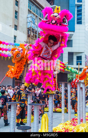 Lion dance performance during the 14th Tai Kok Tsui temple fair in Hong Kong Stock Photo