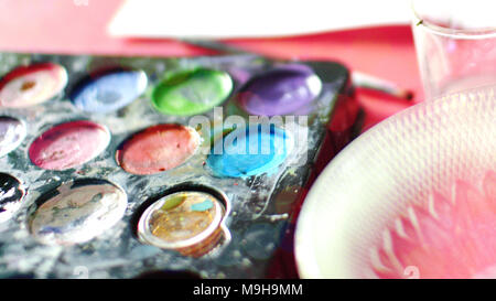 Empty White Plastic Paint Palette Cut Out Stock Photo - Alamy