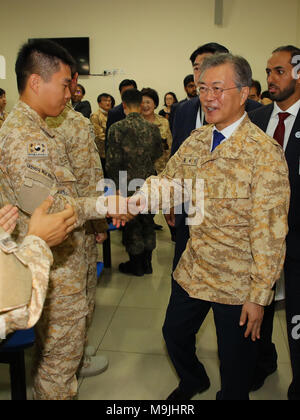 27th Mar, 2018. Moon meets S. Korean troops in UAE South Korean President Moon Jae-in (R) shakes hands with a South Korean soldier as he visits a contingent of the Akh unit, a South Korean unit stationed in the United Arab Emirates (UAE), in Abu Dhabi on March 27, 2018, to give them a pep talk. Moon is on a four-day visit to the UAE from March 24. Credit: Yonhap/Newcom/Alamy Live News