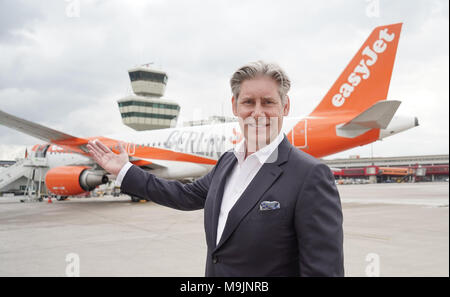 27 March 2018, Germany, Berlin: Easyjet CEO Johan Lundgren standing in front of an Easyjet Airbus A320-214 in 'Berlin colours' in Berlin's Tegel Airport on the occasion of the presentation of Easyjet's summer 2018 flight schedule. Photo: Jörg Carstensen/dpa Stock Photo