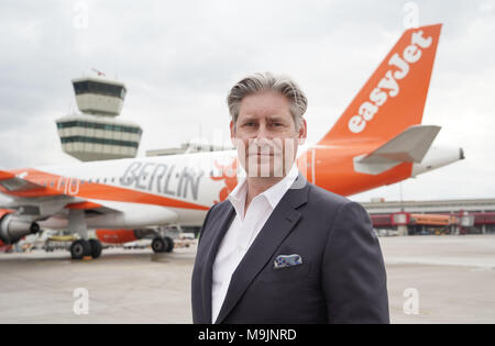 dpatop - 27 March 2018, Germany, Berlin: Easyjet CEO Johan Lundgren standing in front of an Easyjet Airbus A320-214 in 'Berlin colours' in Berlin's Tegel Airport on the occasion of the presentation of Easyjet's summer 2018 flight schedule. Photo: Jörg Carstensen/dpa Stock Photo