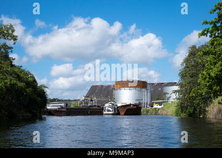 Modern sugar processing plant on the banks of the New River in northern Belize Stock Photo