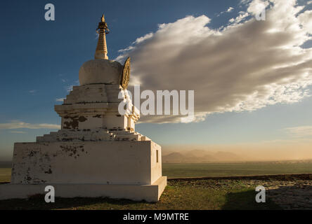 Buddhist shrine, sandstorm and dramatic cloud in the back, Gobi desert, Mongolia Stock Photo
