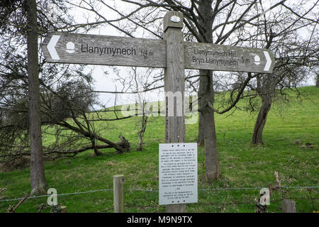 Finger,sign,signpost,on,Offas,Dike,Dyke,long,distance,National,Trail,hiking,path,along,border,of,Wales,and,England,UK.,near village,of,Llanymynech, Stock Photo