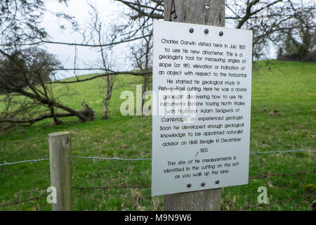 Finger,sign,signpost,on,Offas,Dike,Dyke,long,distance,National,Trail,hiking,path,along,border,of,Wales,and,England,UK.,near village,of,Llanymynech, Stock Photo