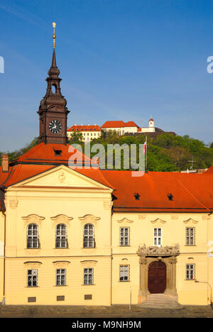 Brno, South Moravia, Czech Republic. Spilberk Castle on hill behind the Nova radnice (New Town Hall) Stock Photo