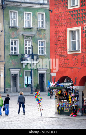 Poznan, Wielkopolska, Poland. Market Square or Rynek. Market traders' Houses. Souvenir stalls in the arches Stock Photo