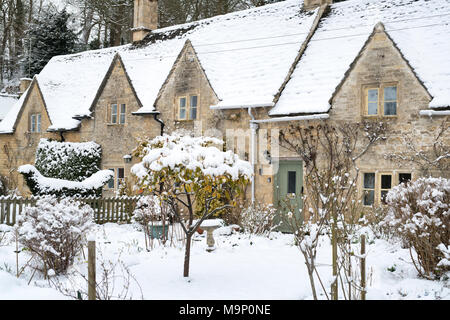 Quaint rustic cottage in the snow in the forest on the Rothiemurchus ...