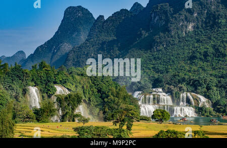 Ban Gioc / Detian Water Falls BanGioc is the most beautiful one in VietNam. It is also the natural border between Vietnam and China. Stock Photo