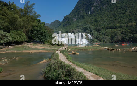 Ban Gioc / Detian Water Falls BanGioc is the most beautiful one in VietNam. It is also the natural border between Vietnam and China. Stock Photo