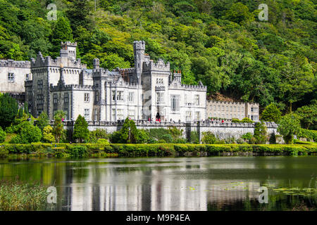 Kylemore abbey on the Pollacapall Lough, Connemara National Park, Republic of Ireland Stock Photo