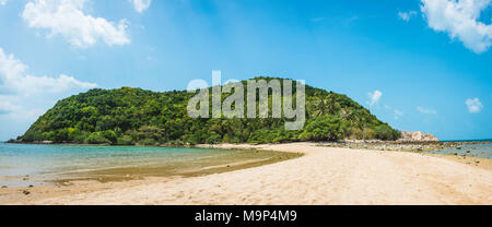 View from Mae Haad Beach to idyllic bay with white sandy beach of the island Ko Ma, Ko Phangan, Gulf of Thailand, Thailand Stock Photo
