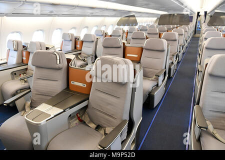 Business Class, upper deck, cabin, Airbus, A380-800, Lufthansa Stock ...