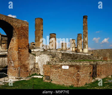 Pompeii. Ancient Roman city. Temple of Jupiter or Capitolium. Built 2nd century BC. Campania, Italy. Stock Photo