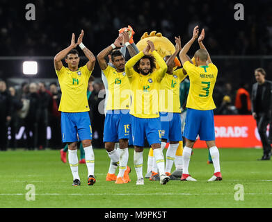 Berlin, Germany. 27th Mar, 2018. Brazil's players greet the audiences after a friendly match between Germany and Brazil, in Berlin, capital of Germany, on March 27, 2018. Brazil won 1-0. Credit: Shan Yuqi/Xinhua/Alamy Live News Stock Photo